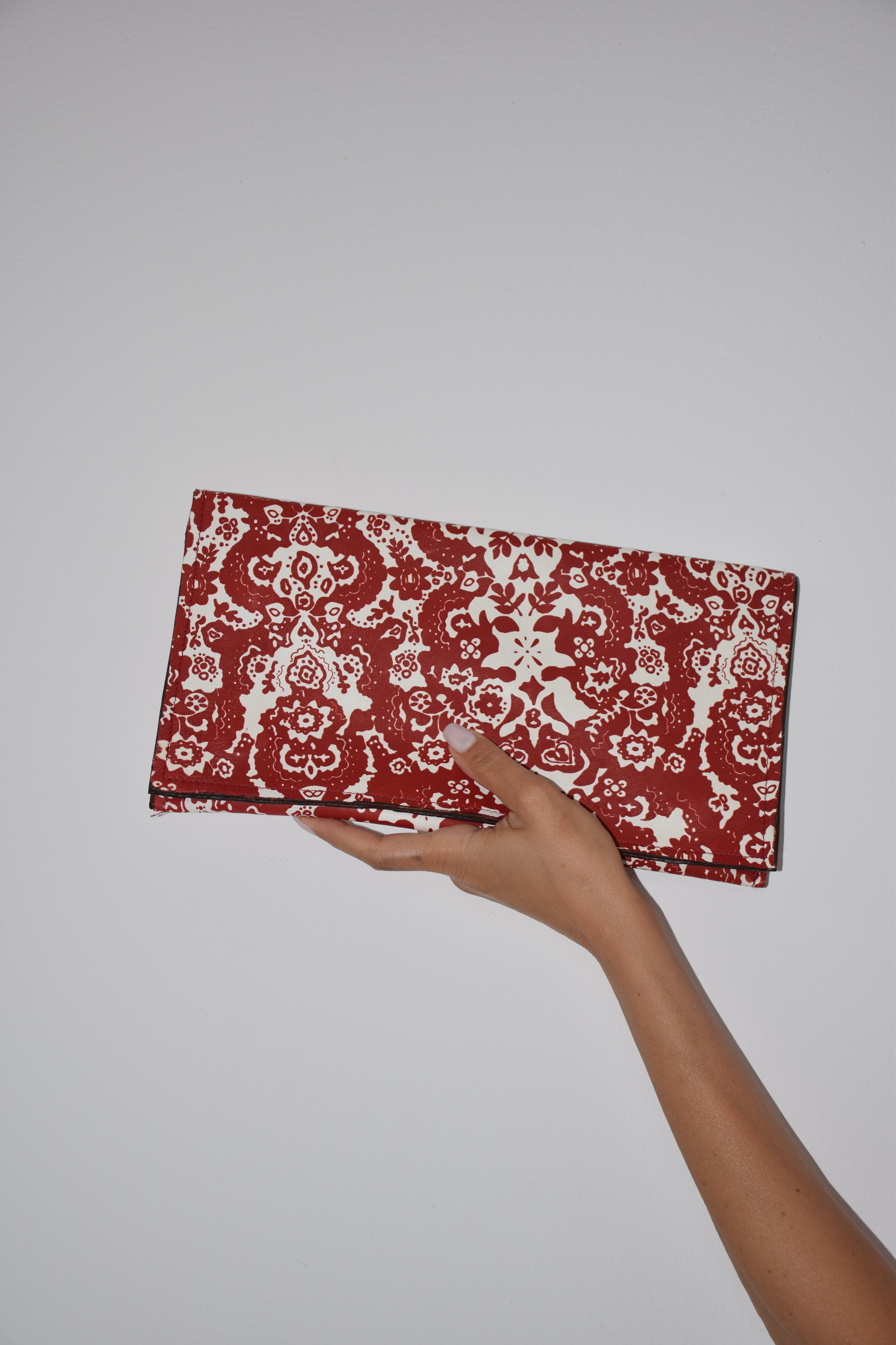 Clutch fantasia rosso e bianco