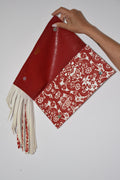 Clutch con frangie fantasia rosso e bianco