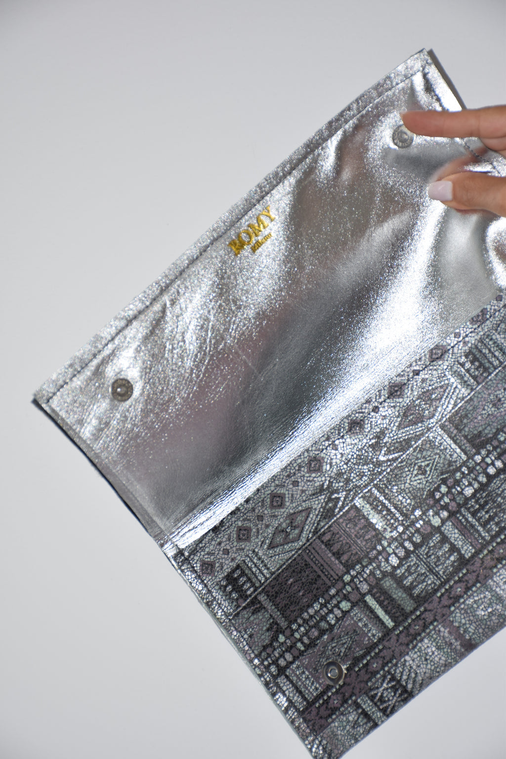 Clutch tribal