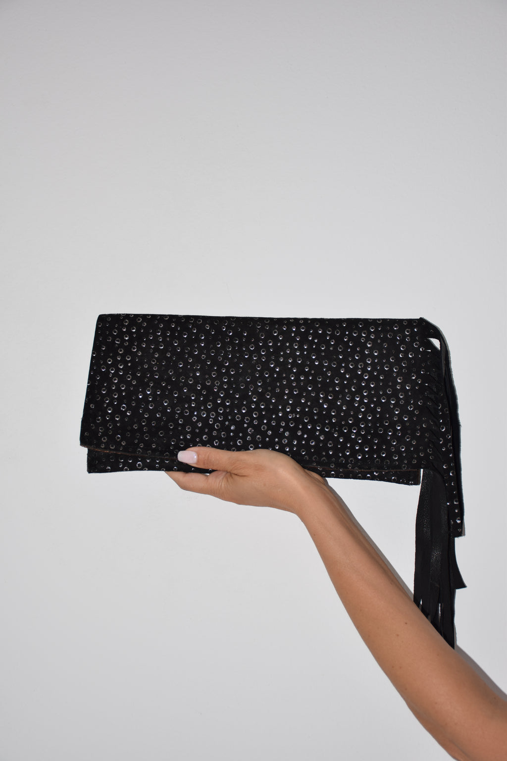 Clutch nera con lavorazione in argento