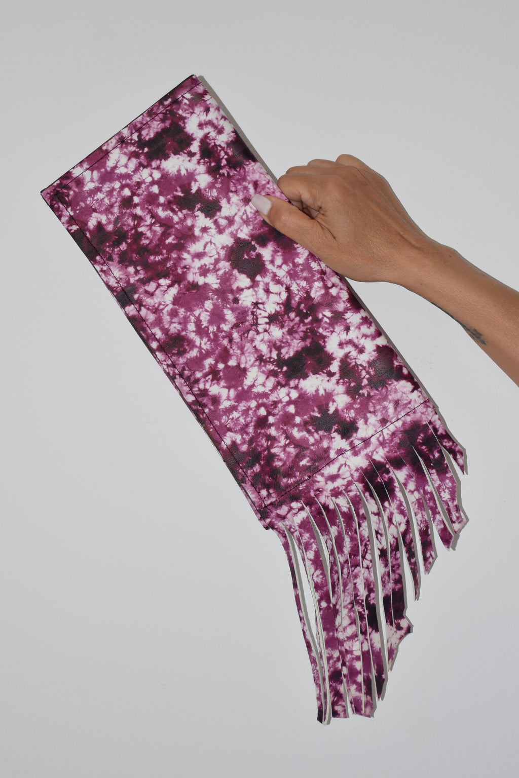 Clutch viola e bianco con fantasia