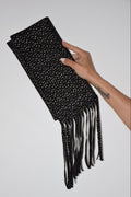 Clutch nera con lavorazione in argento