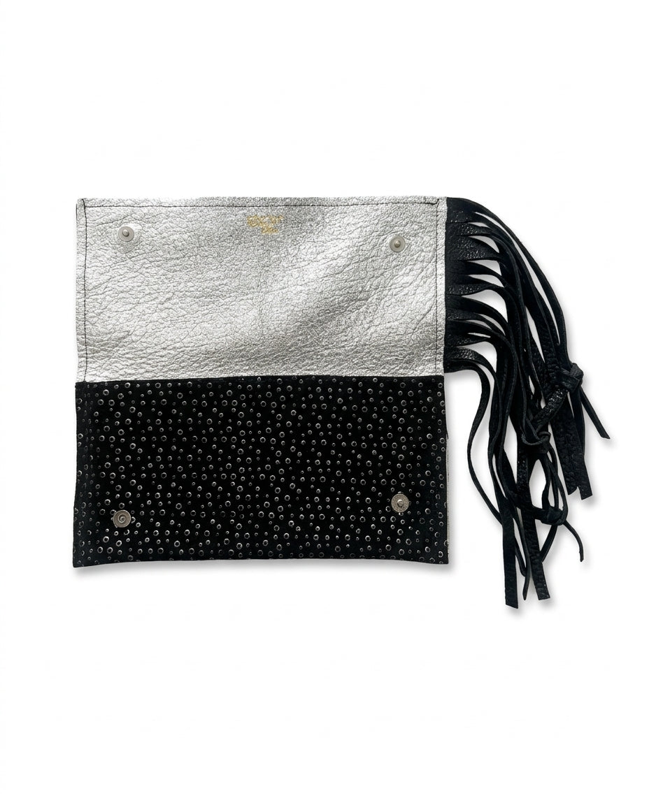 Clutch nera con lavorazione in argento