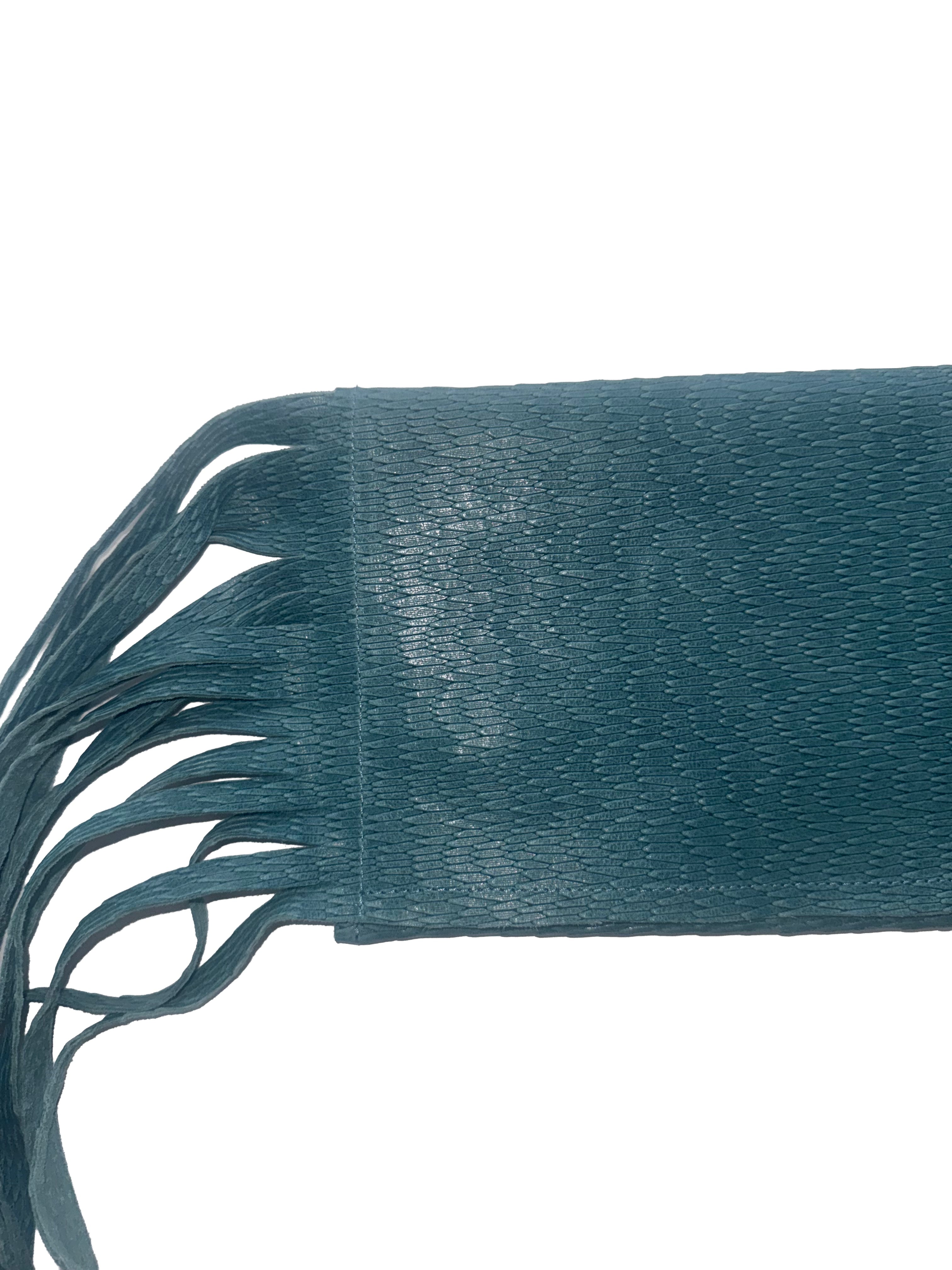Clutch blu con frangie