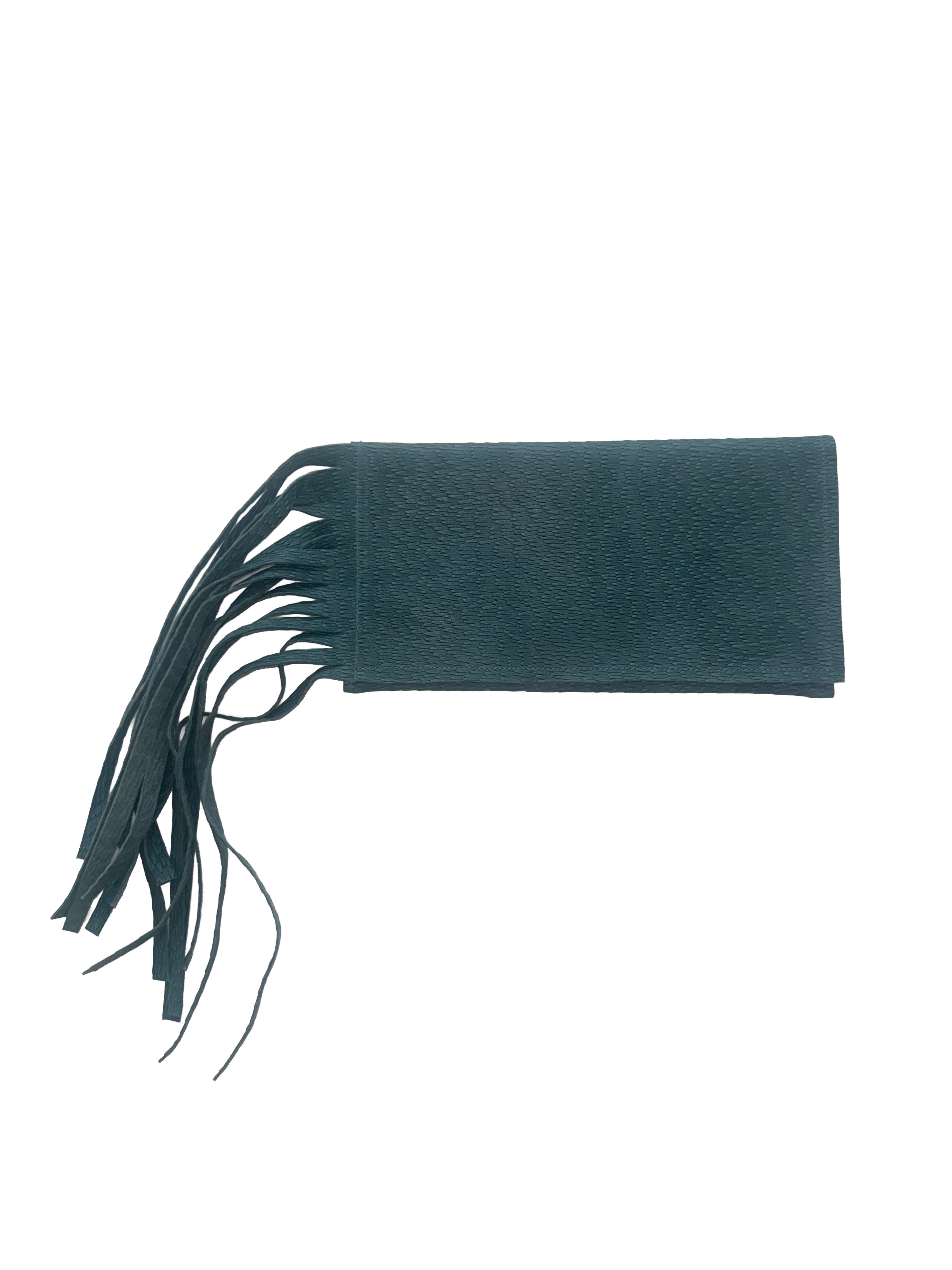 Clutch blu con frangie