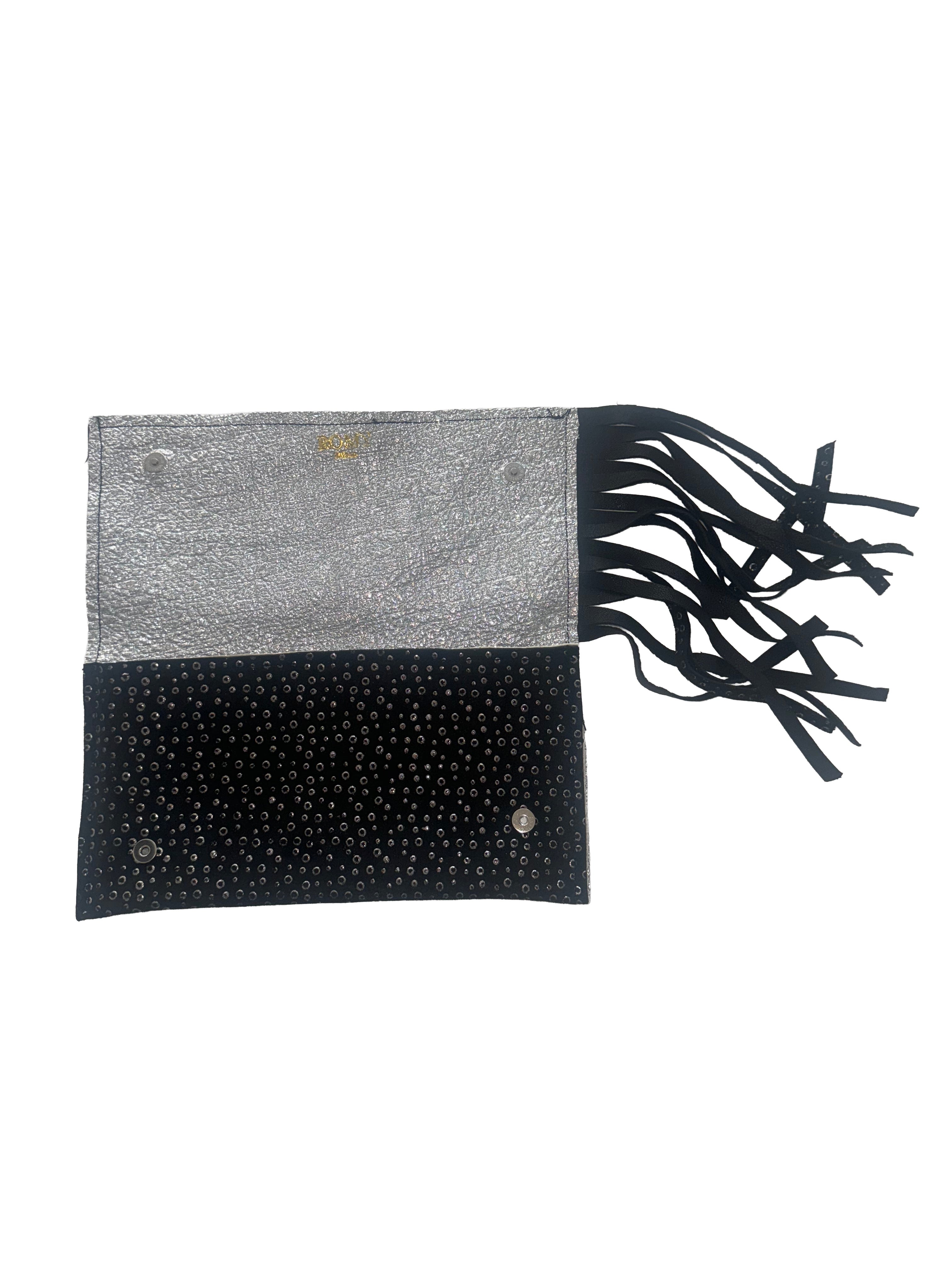 Clutch nera con lavorazione in argento