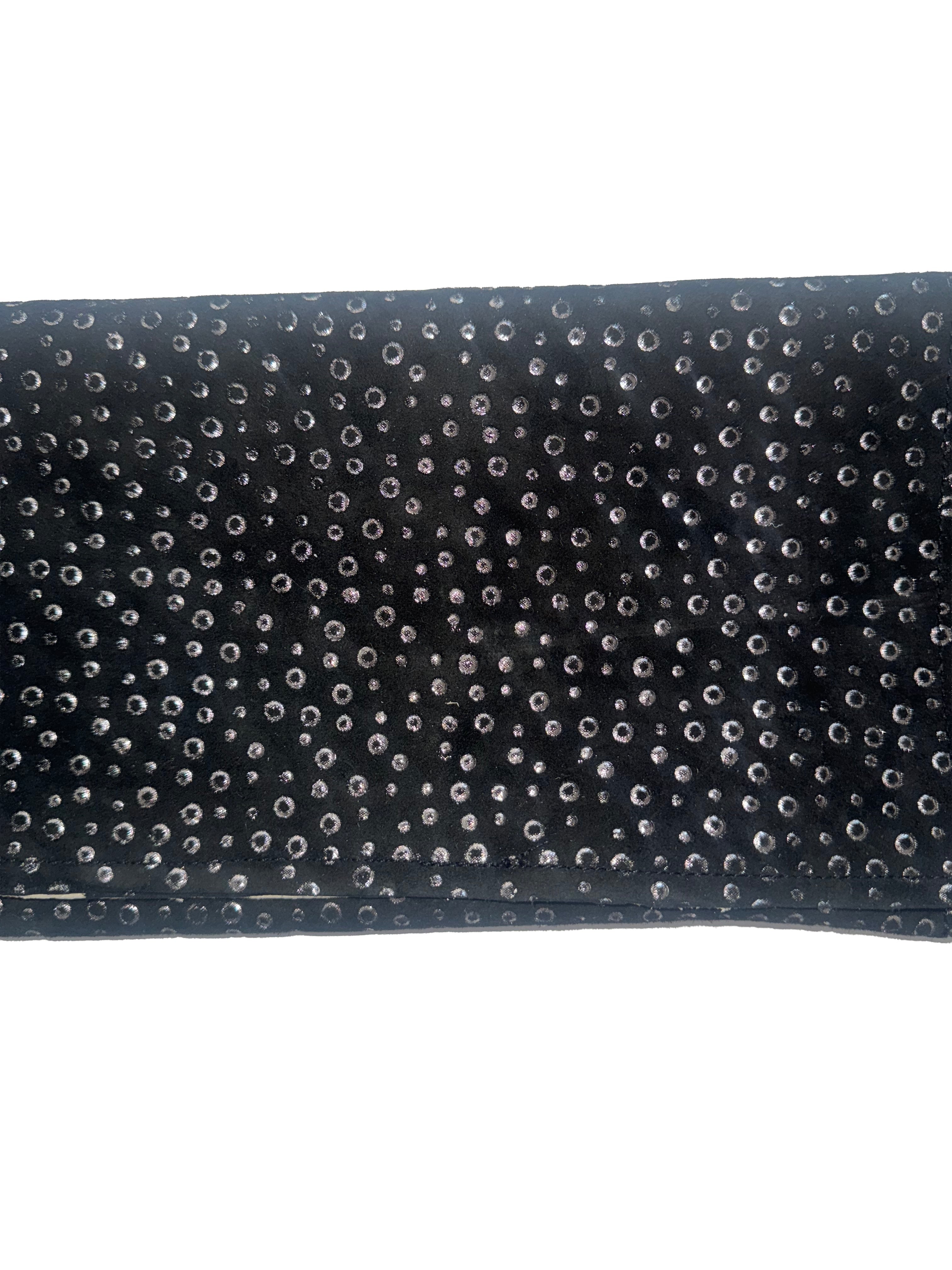Clutch nera con lavorazione in argento